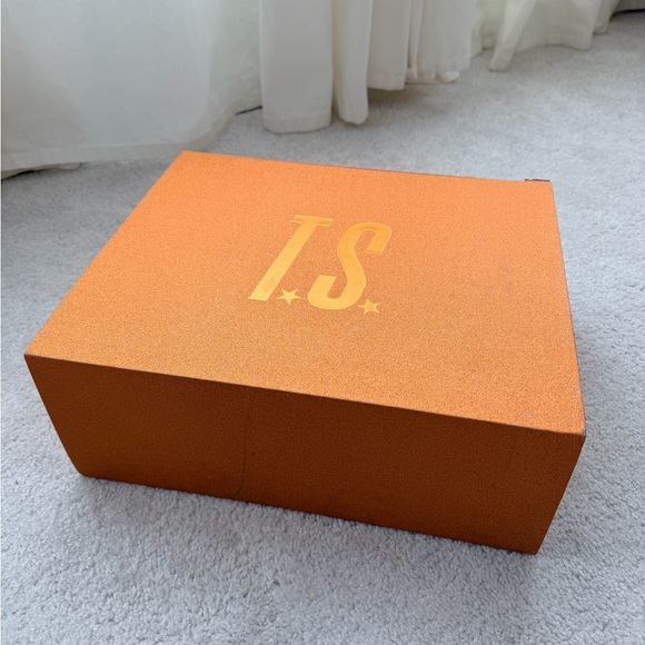 Taylor Swift’s “The Life of a Showgirl” Orange Cardigan Box Set MD/LG - Picture 5 of 16